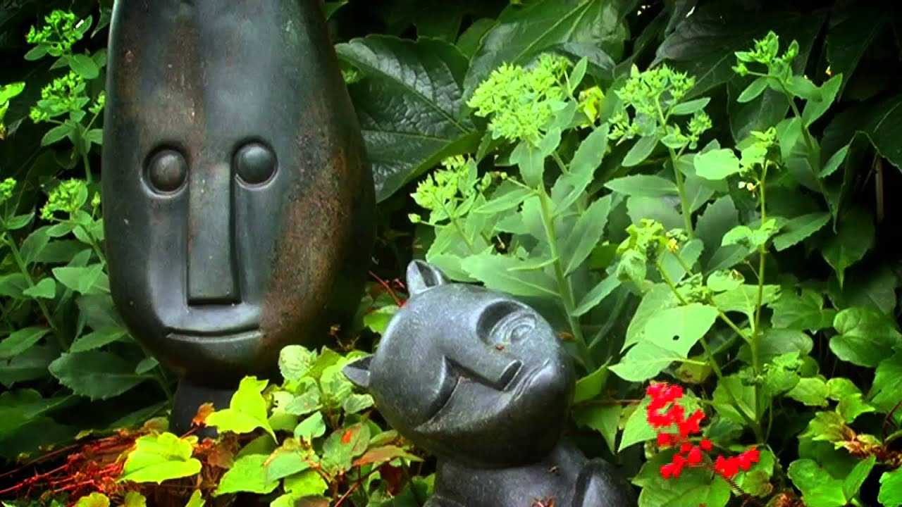 Beeldentuin met beelden uit Zimbabwe